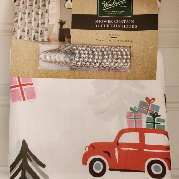 NWT  Adorable Christmas Shower curtain with hooks! - Picture 1 of 2